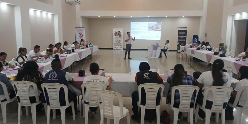 Personal de salud capacitado para elaborar huertos con plantas medicinales