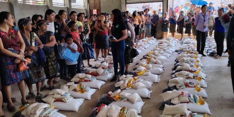 Realizan entregas simultáneas de alimentos en reconocimiento al esfuerzo comunitario