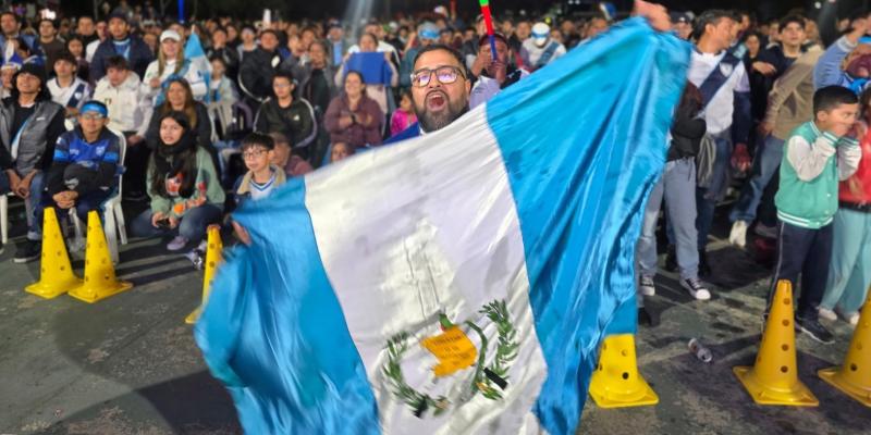 Más de 10 mil aficionados se reúnen en Centros Deportivos y Parques para apoyar a la Selección Nacional