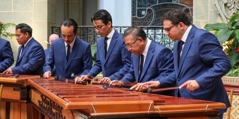 agrupación marimbística Q’ojonel Soon recorre Xela y San Raymundo