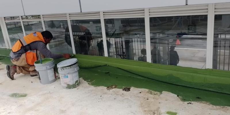 En el ámbito técnico y de infraestructura, se realizaron mantenimientos y reemplazo de lámparas en mal estado, trabajos de fontanería incluyendo reparaciones de baños y mingitorios, y la aplicación de impermeabilizante en terrazas para prevenir filtraciones. 