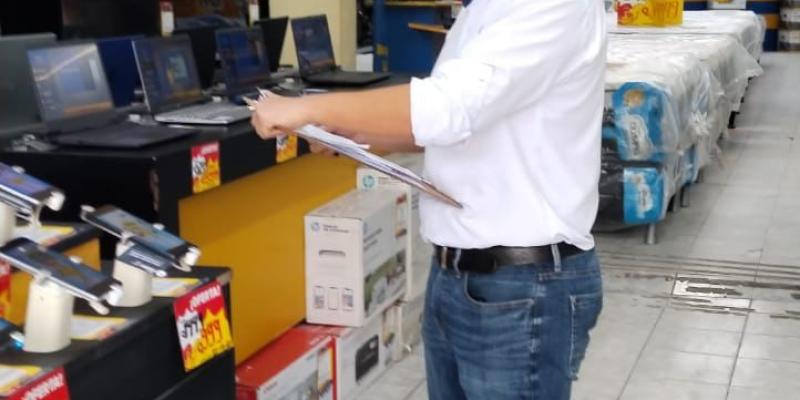 La SIT verifica la venta legal de teléfonos y SIM en Jalapa