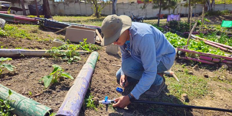 Instalan sistema de riego en huerto comunal de Esquipulas