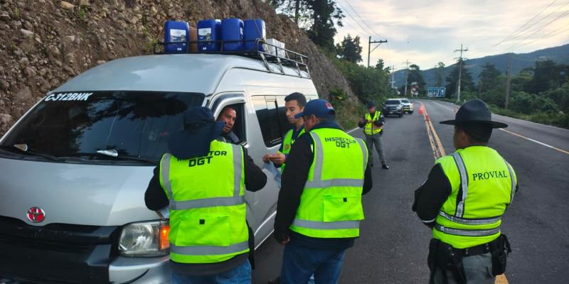 DGT hace un llamado a conductores de buses extraurbanos para reforzar la seguridad vial durante la temporada navideña