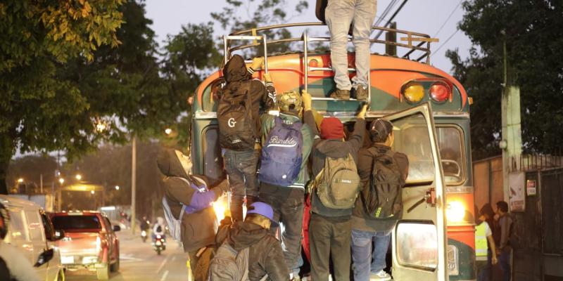 Operativo conjunto detecta sobrecarga en transporte extraurbano en zona 6