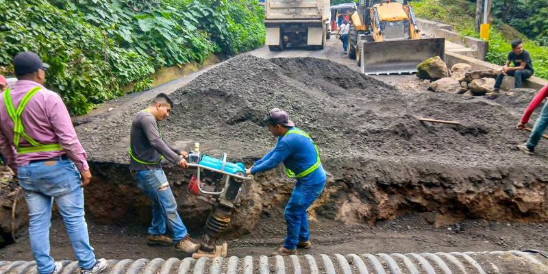 Colocan nueva tubería en el paso entre El Palmar y Nuevo Palmar para proteger la ruta CITO-180