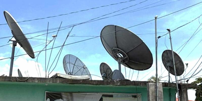 ¿Cómo afectan los fuertes vientos la calidad y continuidad del servicio de televisión?
