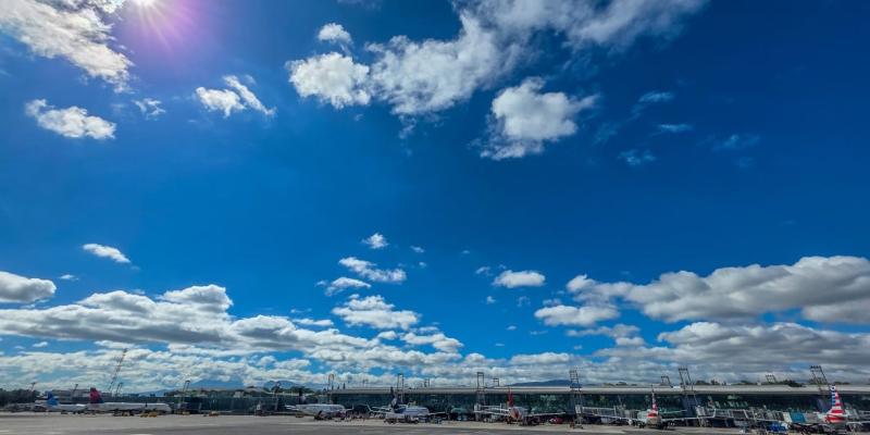 Las inversiones realizadas en los distintos aeródromos del país reflejan una visión de largo plazo que busca garantizar una conectividad aérea segura y confiable, fortalecer la competitividad nacional y brindar servicios aeroportuarios acordes con los estándares internacionales. 