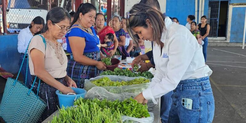 Entrega de pilones en Suchitepéquez impulsan el establecimiento de huertos familiares