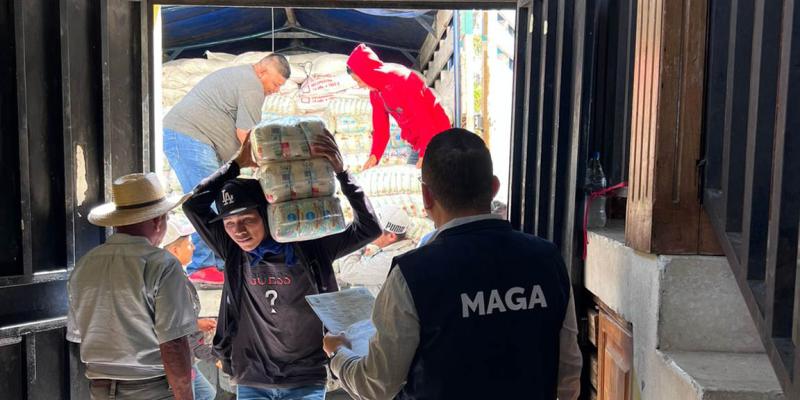 Más de 30 mil familias reciben apoyo alimentario en distintos departamentos del país