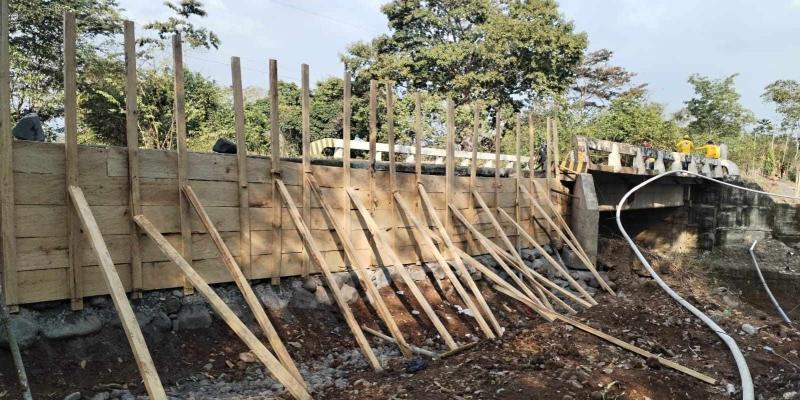 Refuerzan el puente Cantel para proteger a quienes transitan entre Quetzaltenango y Retalhuleu