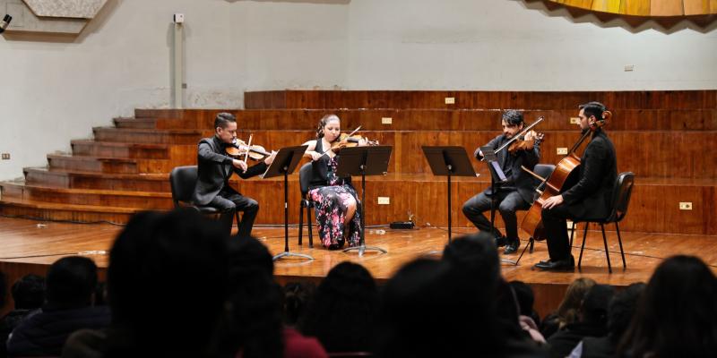 “Contrastes”: un susurro sonoro entre técnica e historia. 