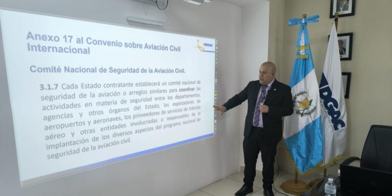 El encuentro fue coordinado por la Dirección General de Aeronáutica Civil (DGAC) y reunió a representantes del Ministerio de Gobernación (Mingob), el Ministerio de la Defensa Nacional, el Ministerio de Relaciones Exteriores, el Instituto Guatemalteco de Migración (IGM) y la Secretaría de Inteligencia Estratégica del Estado, como entidad invitada.