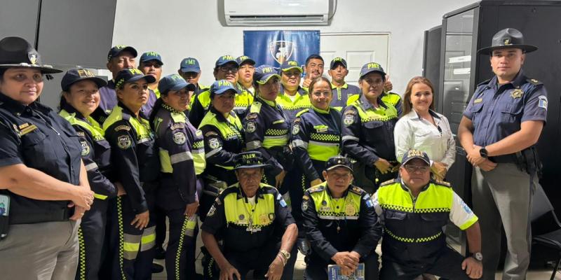 Refuerzan conocimientos en seguridad vial para fortalecer la atención en el tránsito local