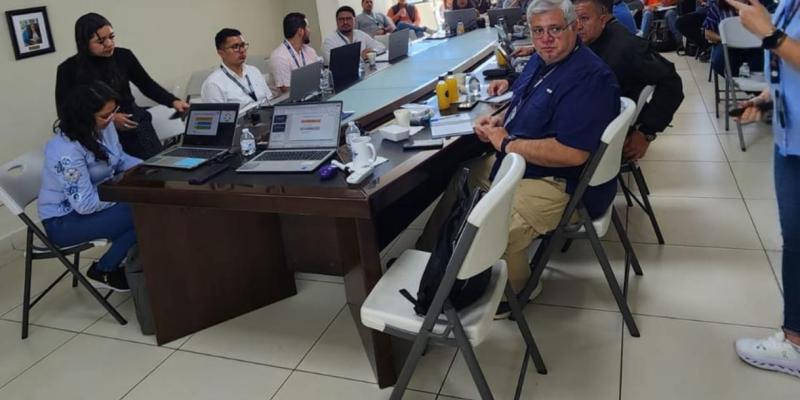 Durante la inducción se presentan los fundamentos normativos que sustentan el programa, la planificación anual de vigilancia, los tipos de actividades de supervisión (auditorías, evaluaciones y verificaciones), así como los criterios para la identificación clasificación y documentación de hallazgos.