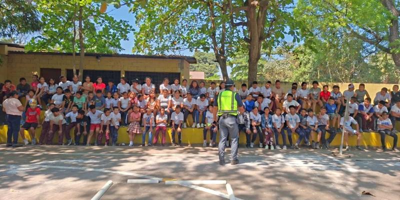 PROVIAL lleva educación vial a estudiantes de Escuintla con parque interactivo y mensajes preventivos