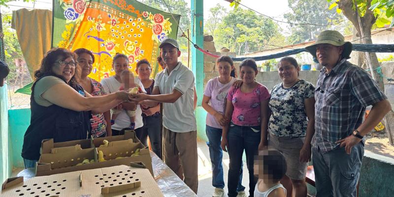 Entregan dotación de aves a CADER Juvenil