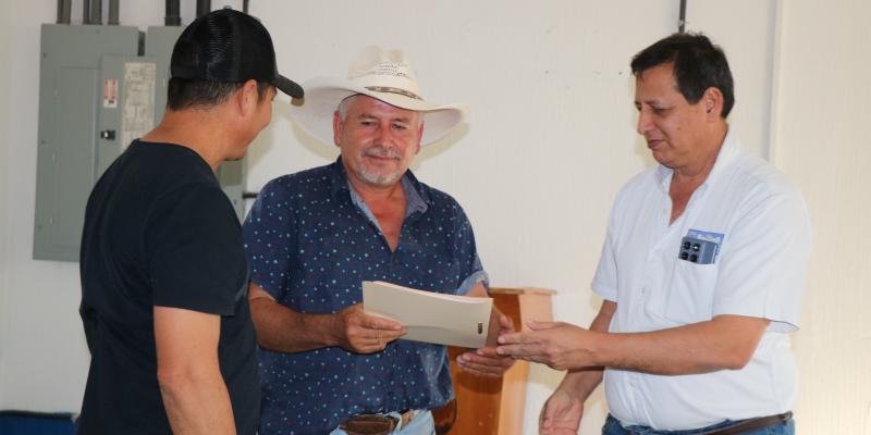 Fortalecen organización de ganaderos en Petén