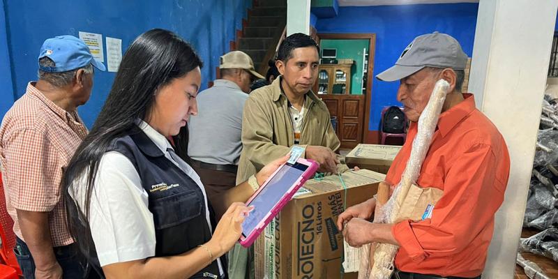 Huertos familiares toman fuerza con entrega de kits productivos