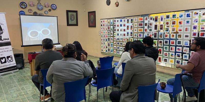 Se entregan diplomas a los primeros guatemaltecos que concluyeron el Diplomado Virtual de Gestores Culturales. 