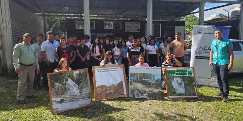 Jóvenes de Melchor de Mencos refuerzan conocimientos sobre patrimonio arqueológico y herencia ancestral