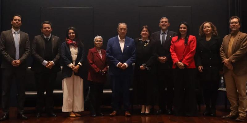 Ministra Liwy Grazioso participa en conversatorio conmemorativo sobre la democracia y los Acuerdos de Paz. 