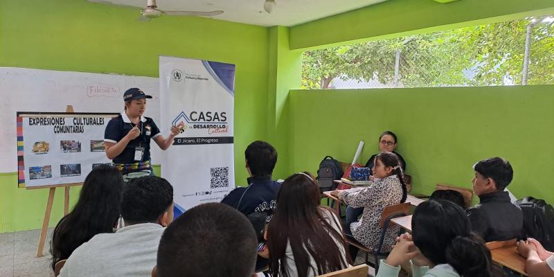 Charla fortalece la valoración de las expresiones culturales en la juventud de El Jícaro. 