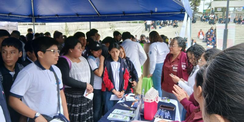 Feria de Educación Ambiental 2026 llenó de aprendizaje a los asistentes del Parque de la Paz en Cobán. 
