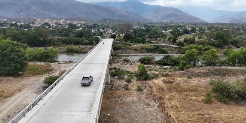 Estamos a un paso de finalizar el puente El Jícaro que llevará desarrollo a El Progreso