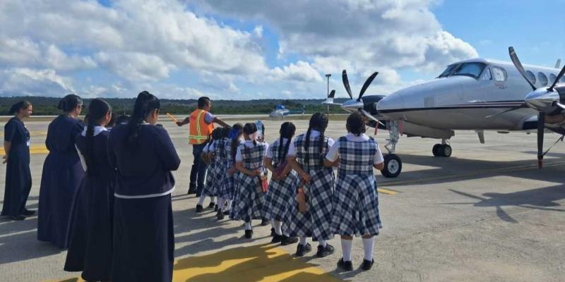 La jornada incluyó también un recorrido guiado por las instalaciones del aeropuerto, 