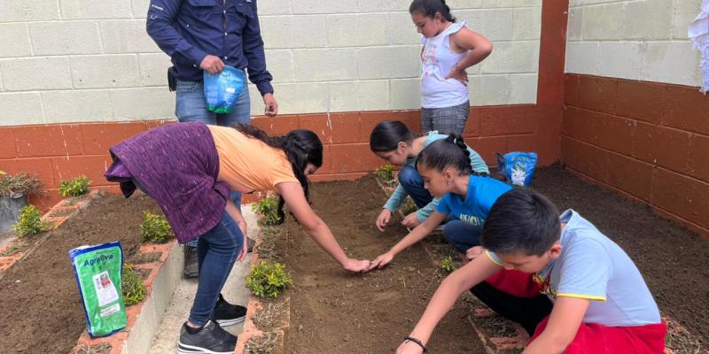 El espacio en el que se cultivan alimentos y valores