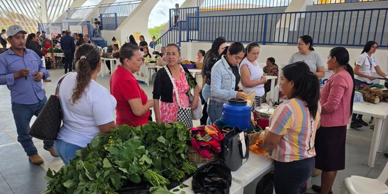 Feria del Agricultor de Granados impulsa la economía rural de Baja Verapaz