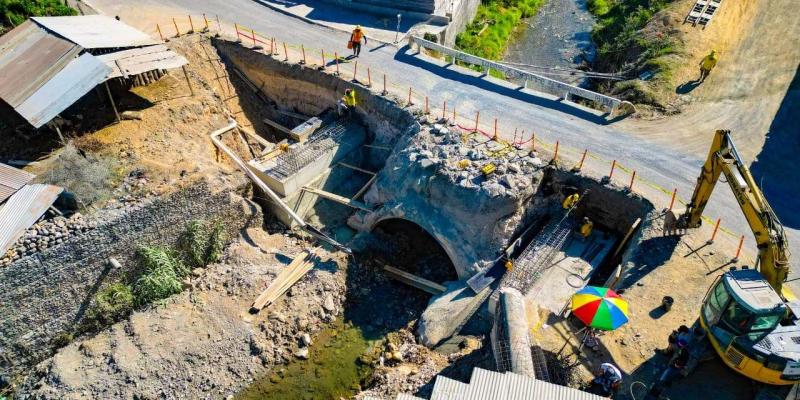 Avanza la rehabilitación del puente Río Negro en Uspantán