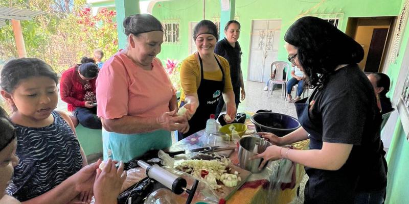 Integrantes de CADER aprenden técnicas de transformación cárnica y emprendimiento
