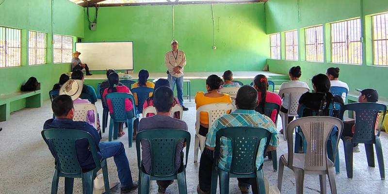 Agricultores de Huité capacitados en mantenimiento de equipo y manejo de plaguicidas