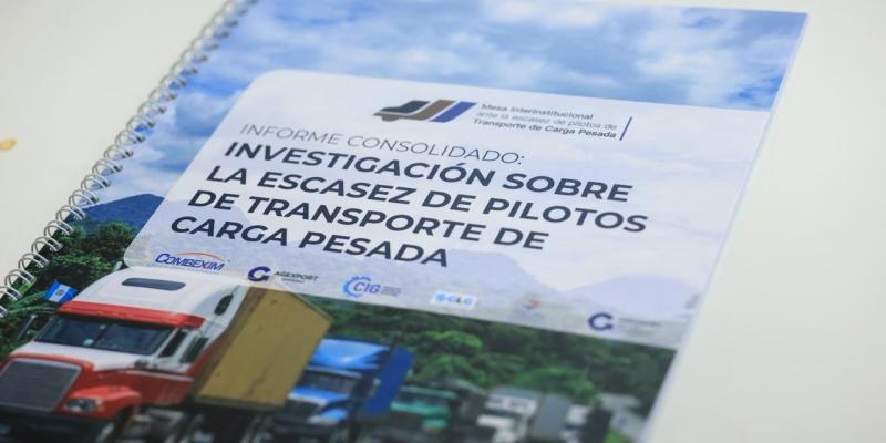 Trabajan en hoja de ruta para solucionar escasez de pilotos de carga pesada