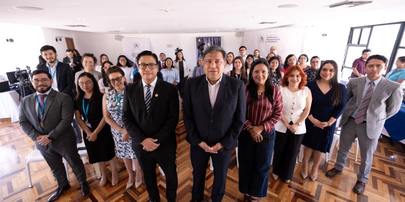 Participantes en el lanzamiento del canal de denuncias administrativas de SEGEPLAN