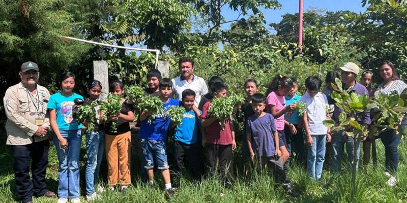 Estudiantes de La Esperanza y Génova capacitados en producción de hortalizas