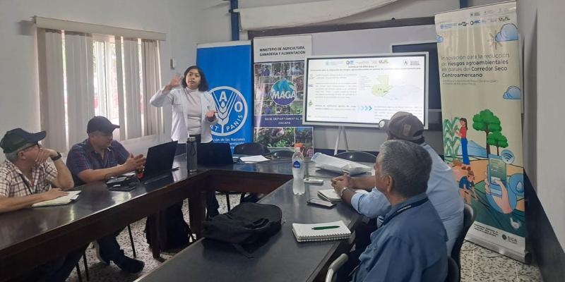 Capacitan a personal técnico de Zacapa en herramientas de zonificación de riesgo climático