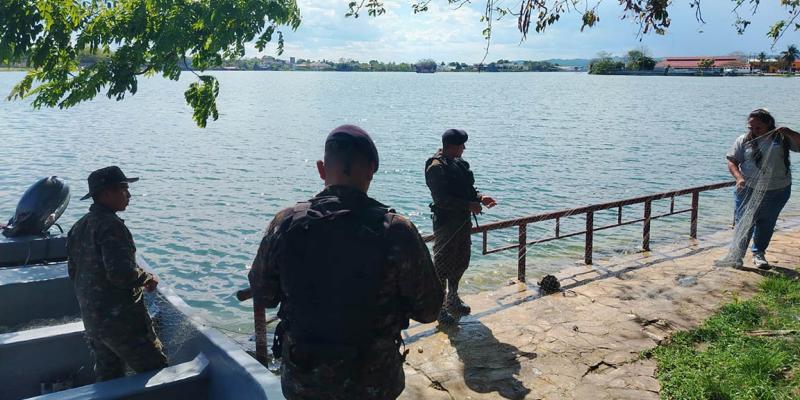 Decomisan trasmallo ilegal en el lago Petén Itzá