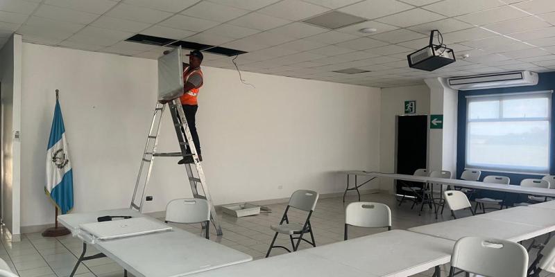 Aeropuerto Mundo Maya fortalece realiza mejoras en pista y áreas operativas