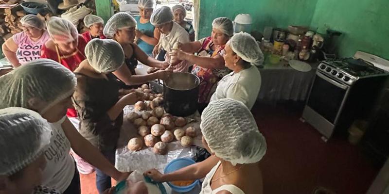 Fomentan la economía del hogar e identidad cultural con la gastronomía típica