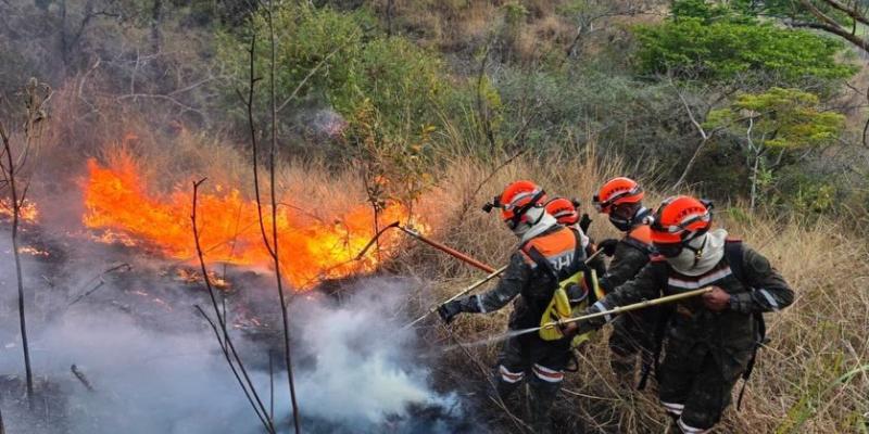 Ejército de Guatemala fortalece acciones de supresión de incendios forestales a nivel nacional.