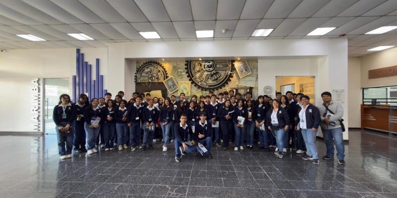 Estudiantes viven una jornada de aprendizaje en el Minfin