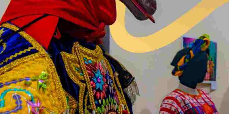La exposición «Memorias del Ballet Moderno y Folklórico» se presenta en la Universidad Popular