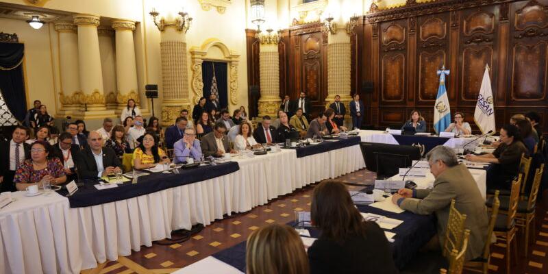 CONASAN da seguimiento a las acciones para fortalecer la atención de las familias más vulnerables