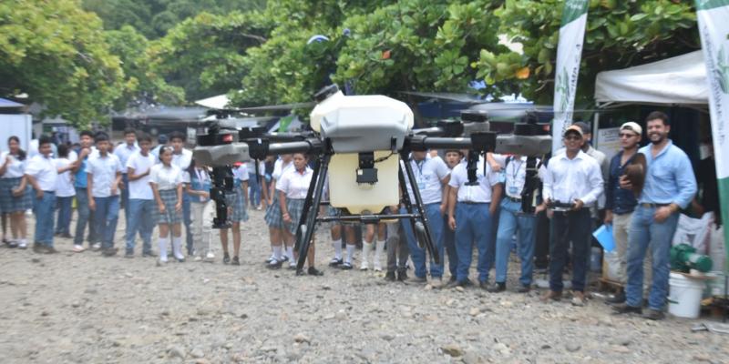 Feria AGTECH impulsa la innovación en el agro retalteco