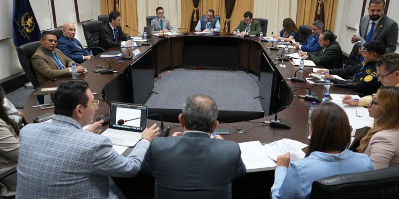 Definen ruta interinstitucional para expulsión de extranjeros privados de libertad NoticiasActualidad agosto 27, 2026  Avanzan la construcción de un protocolo interinstitucional para la expulsión de personas extranjeras privadas de libertad, mediante una reunión de trabajo desarrollada en el Salón Menor de esta cartera.  La iniciativa tiene como objetivo fortalecer la coordinación entre las instituciones involucradas y establecer una ruta de actuación que permita ejecutar estos procesos de manera ordenada, 