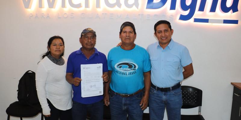 En Suchitepéquez 100 familias redciben subsidios para construir su vivienda