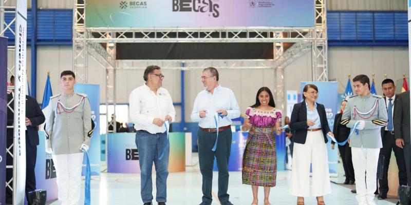 Momento de la inauguración de la Feria Nacional de Becas